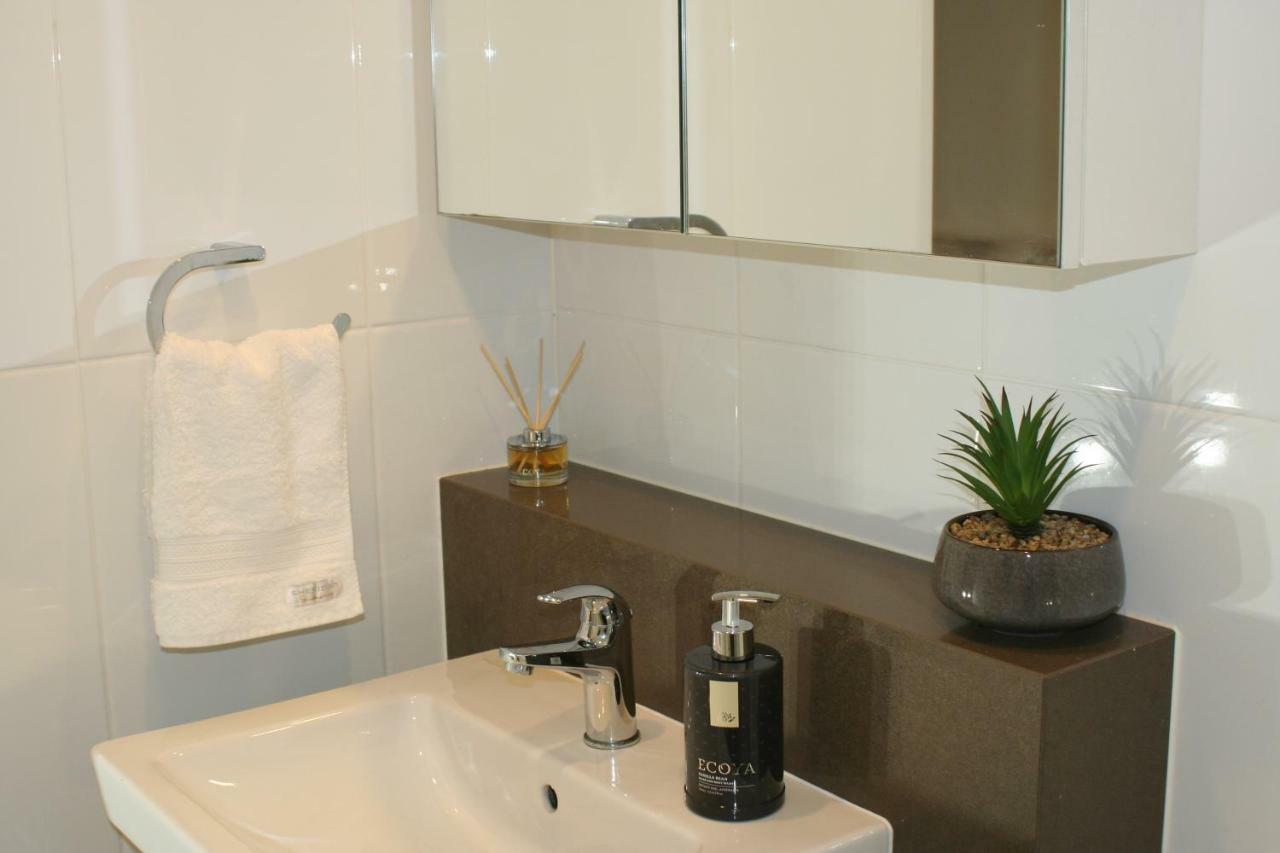 Governor Luxe 1 Bedroom Apartment In The Heart Of Barton Wifi Gym Wine Secure Parking Canberra Kingston Extérieur photo